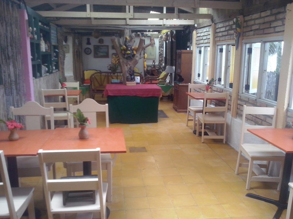 Caribbean Coral Inn Tela Exterior photo